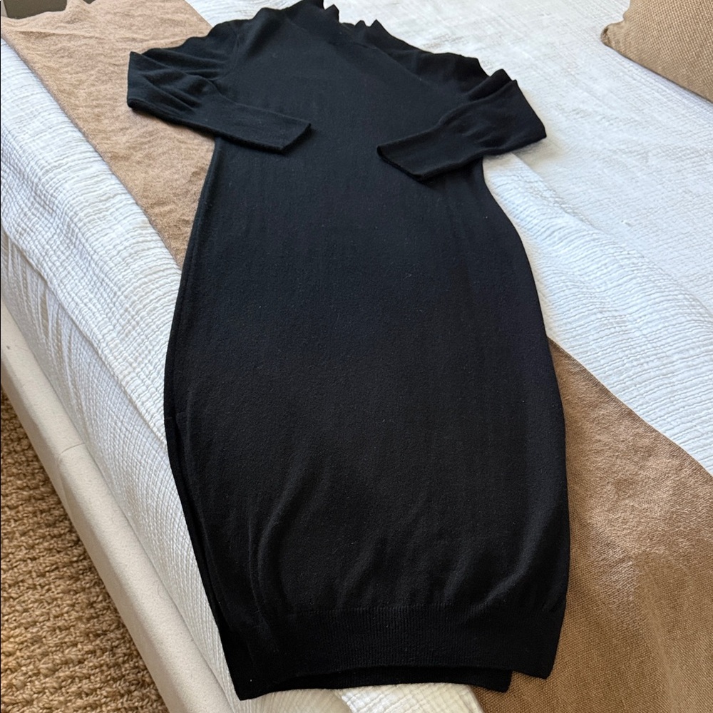 Quince Cashmere Midi Dress in Black - Size M